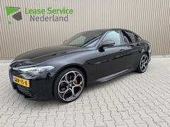 Alfa Romeo Giulia - 2.0 T Veloce Ti AWD Unieke Uitvoering Echt Italiaans raspaard