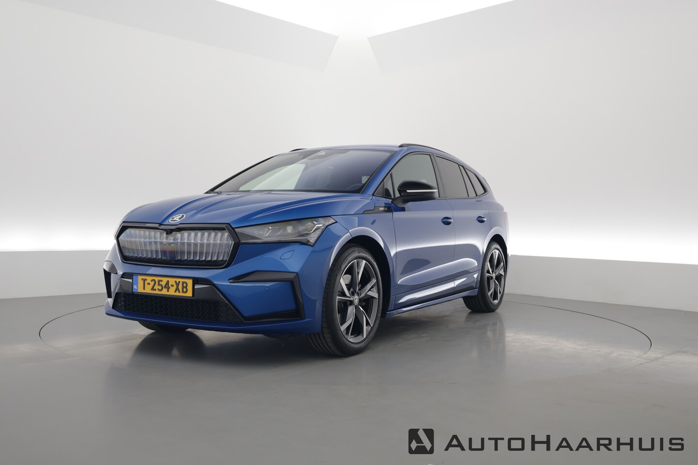 Skoda Enyaq iV - 80 Sportline | Crystal Light | HUD | Travel Assist | Camera | Stoel- Stuurverw. - AutoWereld.nl