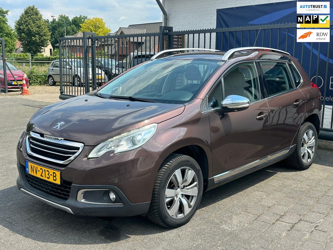 Peugeot 2008 - 1.2 VTi Allure Pack Premium Plus / CRUISE CONTROL / NAVIGATIE / AIRCO / NAP!! - AutoWereld.nl