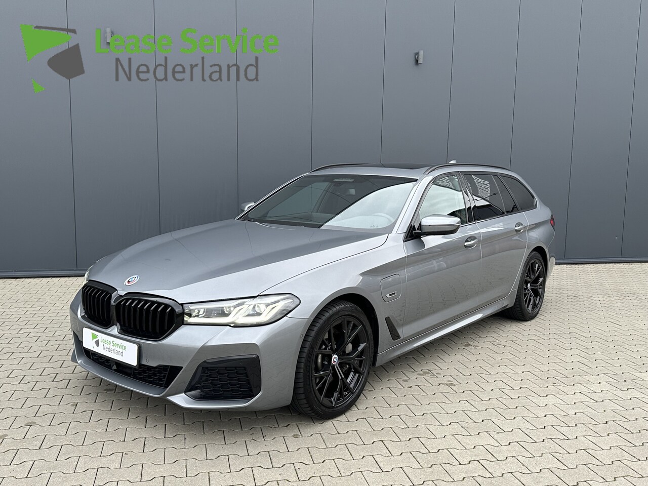BMW 5-serie Touring - 530e xDrive Business Edition Plus M 50 Jahre Edition, PANO - xDrive - LED - M-SPORT - ELEK - AutoWereld.nl