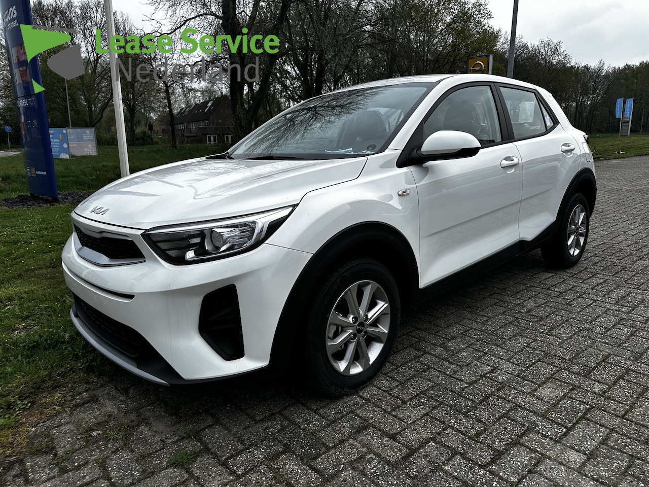 Kia Stonic - 1.2 MPi Edition7 + Emotion pakket Stoel-Stuurverw. unieke km. stand! Beschikbaar in de kle - AutoWereld.nl