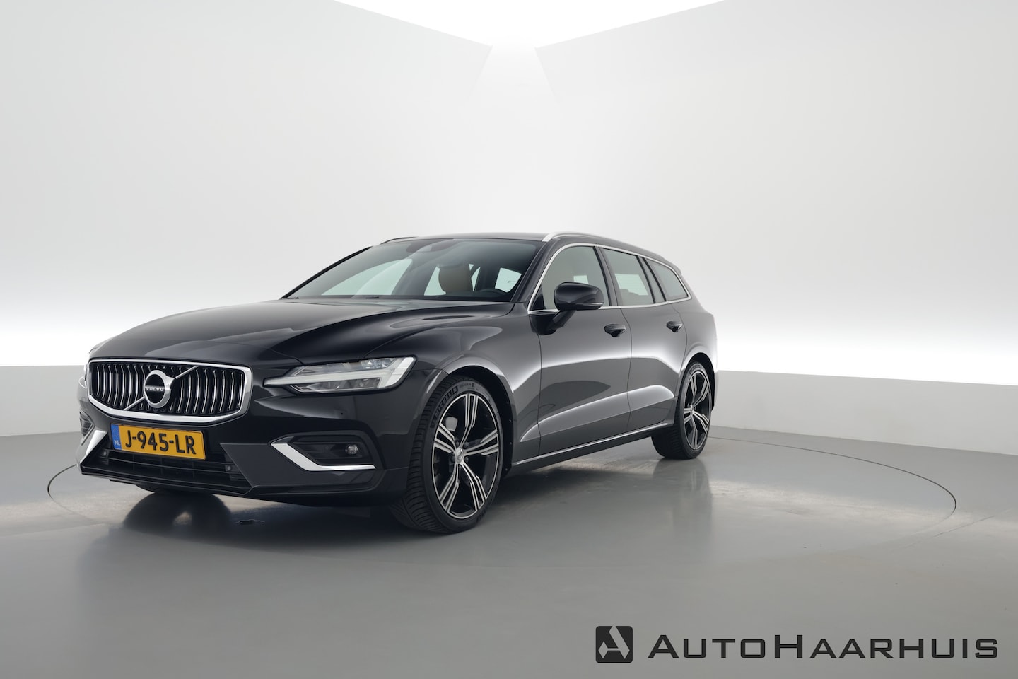 Volvo V60 - 2.0 T4 Inscription | Navi | Pilot Assist | Bliss |  Stoelverw. | Leder | 19'' - AutoWereld.nl