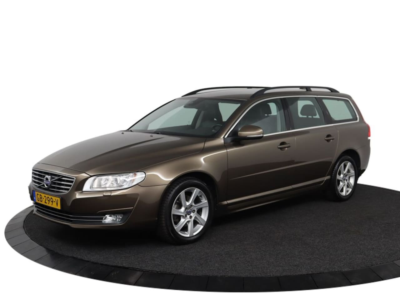Volvo V70 - T4 Nordic+ | Stoelverwarming | Lederen interieur | Afneembare trekhaak | Climate Control | - AutoWereld.nl