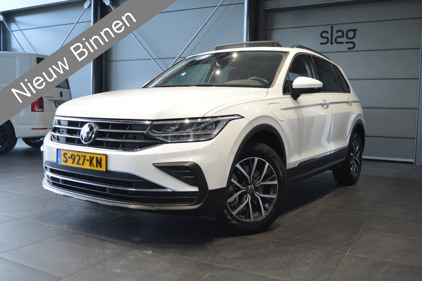 Volkswagen Tiguan - 1.4 TSI eHybrid navi pano led pdc head up 245 pk !! - AutoWereld.nl