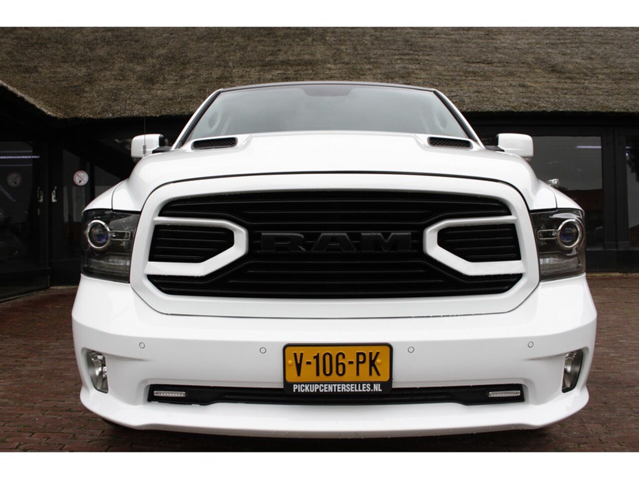 Dodge Ram 1500 - 5.7 V8 4x4 Crew Cab 5'7 Sport - AutoWereld.nl