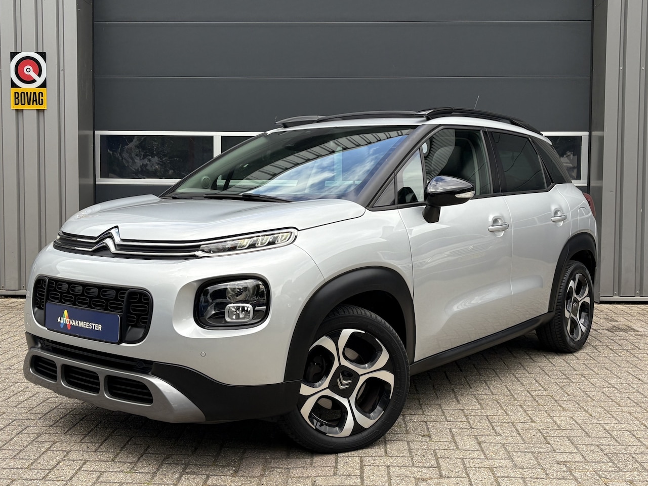 Citroën C3 Aircross - 1.2 PureTech S&S Shine Automaat | Pano | Leder | Navi | Camera | Carplay | Trekhaak | Keyl - AutoWereld.nl