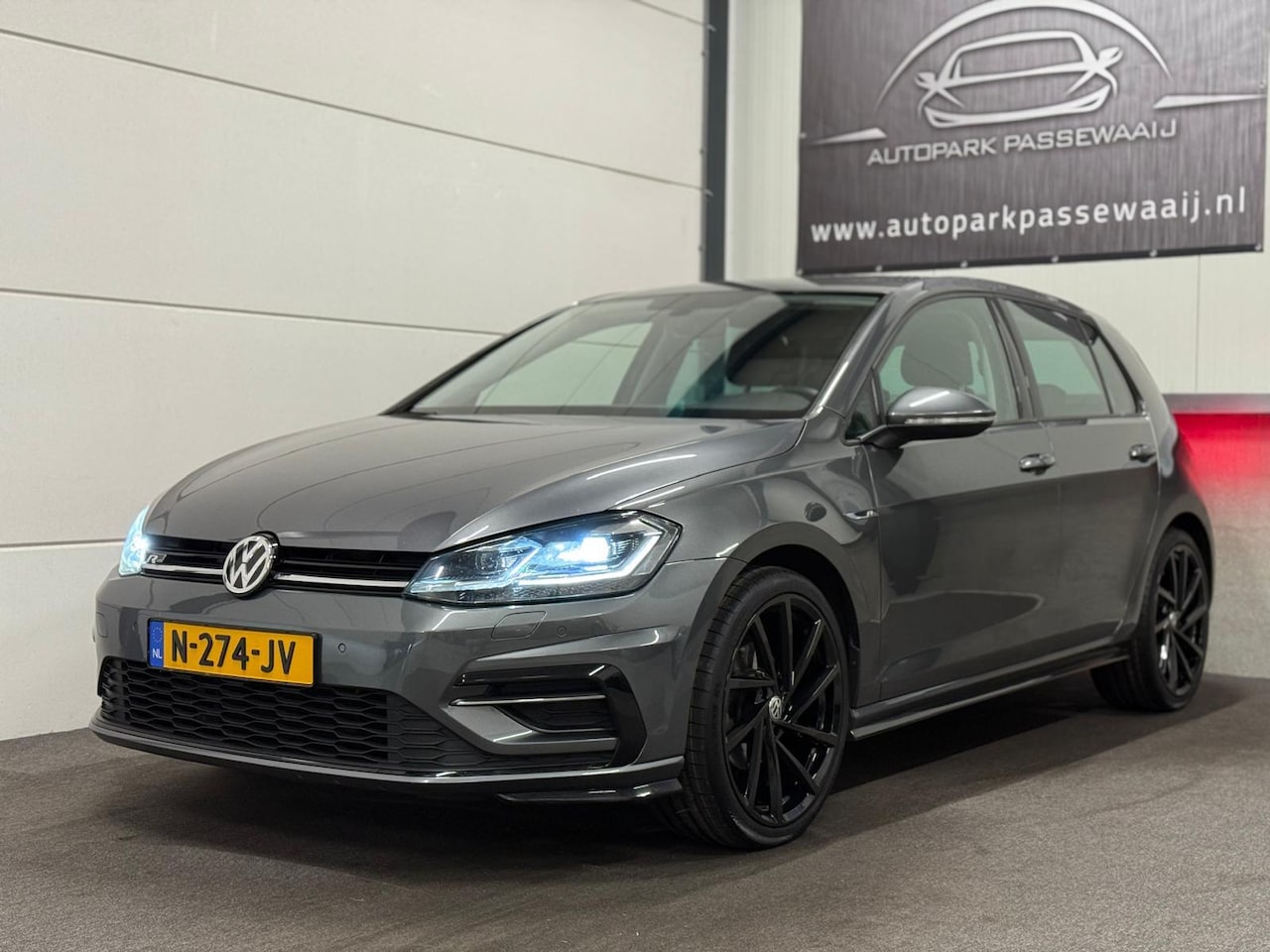 Volkswagen Golf - 1.5 TSI R-Line Stoelverwarming, LED, Parkeersensoren, Navigatie, Airco, Elektrische Ramen, - AutoWereld.nl