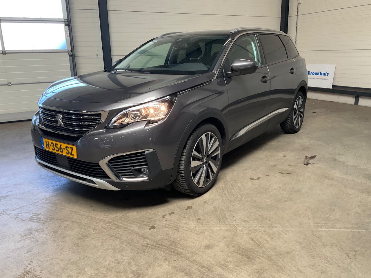 Peugeot 5008 - 1.2 PureTech Blue Lease Premium | 2 stoelen op derde rij | Achteruitrijcamera | Lichtmetal - AutoWereld.nl