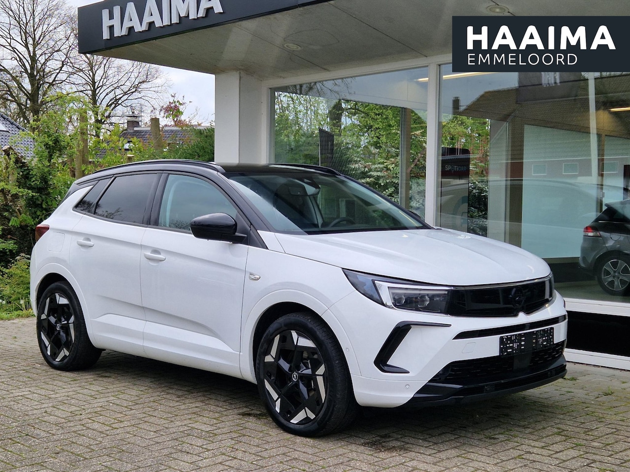 Opel Grandland - 1.6 Turbo Plug-In Hybrid 4x4 GSe | Elektrische kofferklep | Parkeersensoren V+A | Achterui - AutoWereld.nl