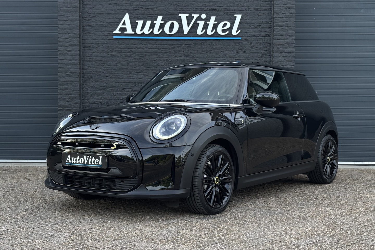 MINI Mini-Electric - Cooper SE | Panodak | Sportleder | Head-Up | Stoel + Stuurverwarming | Adaptive Cruise - AutoWereld.nl