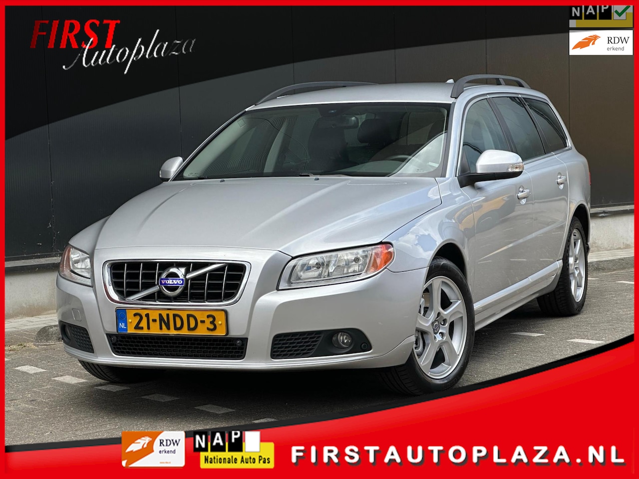 Volvo V70 - 2.0T Momentum NAVI/LEDER/CRUISE/6-BAK/AIRCO | KEURIGE AUTO ! - AutoWereld.nl