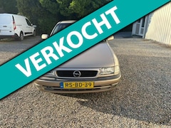 Opel Astra - 1.6i Season