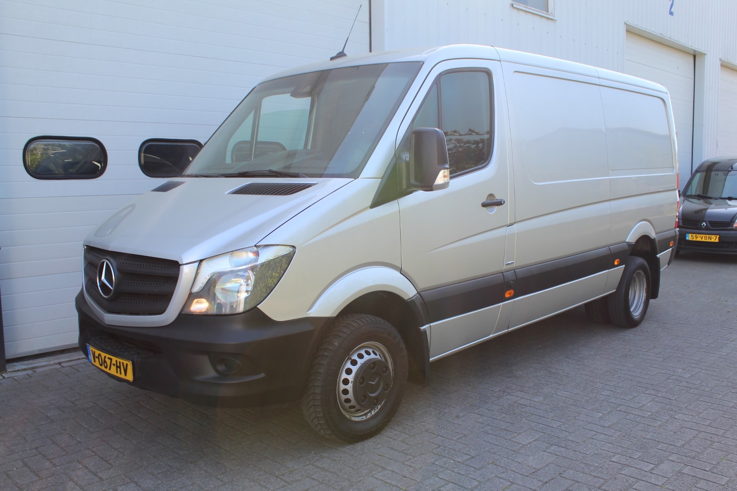 Mercedes-Benz Sprinter - 519 3.0 CDI V6 Euro6 DSG7-automaat L2H1 ✓ 1e eigenaar ✓ dubbel lucht ✓ trekhaak - AutoWereld.nl