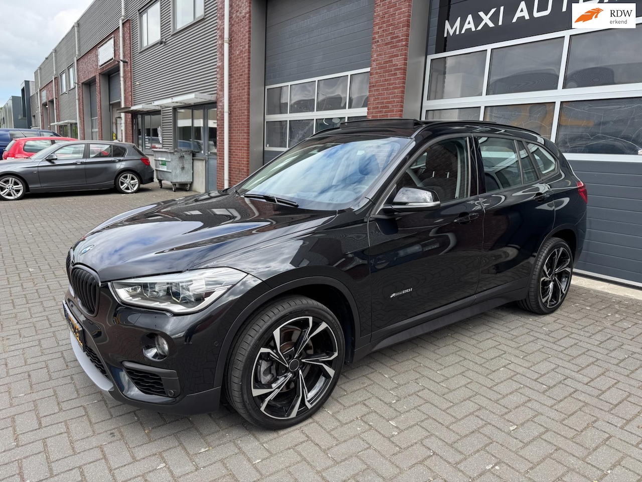 BMW X1 - XDrive20i 192PK AUT High Executive LED Pano Navi HUD - AutoWereld.nl