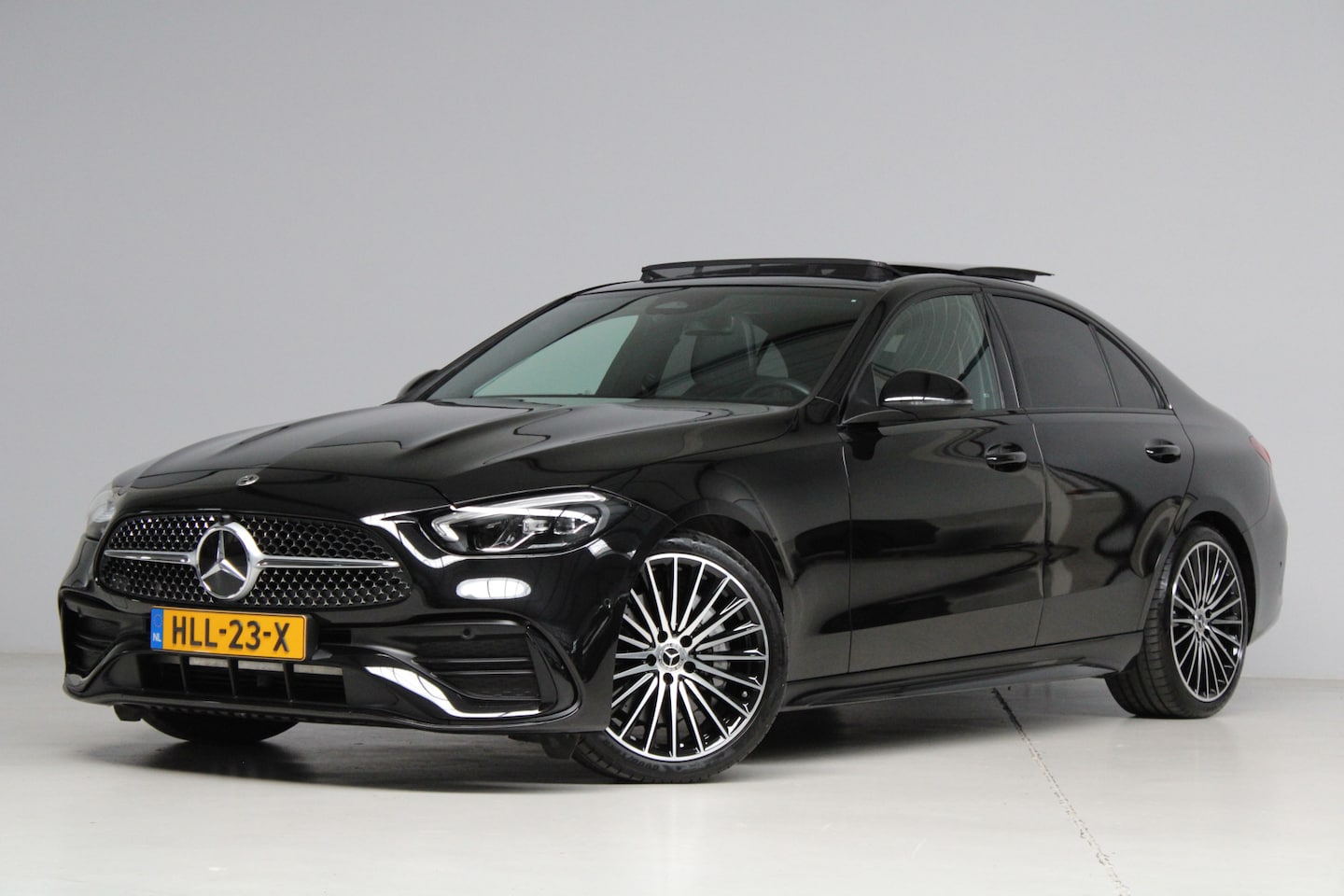 Mercedes-Benz C-klasse - AMG-line (Nightpakket, Sfeerverlichting, Camera, Dodehoek, Apple Carplay) - AutoWereld.nl
