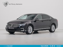 Volkswagen Passat - 1.4 TSI PHEV GTE Business Navigatie Leder Camera Sportstoelen 345