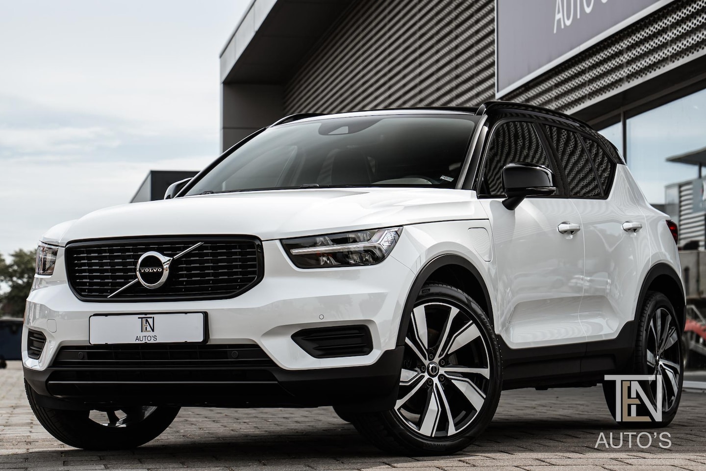 Volvo XC40 - T5 Recharge R-Design Camera | Harman/Kardon | Keyless | Stuurwielverwarming | 20" - AutoWereld.nl