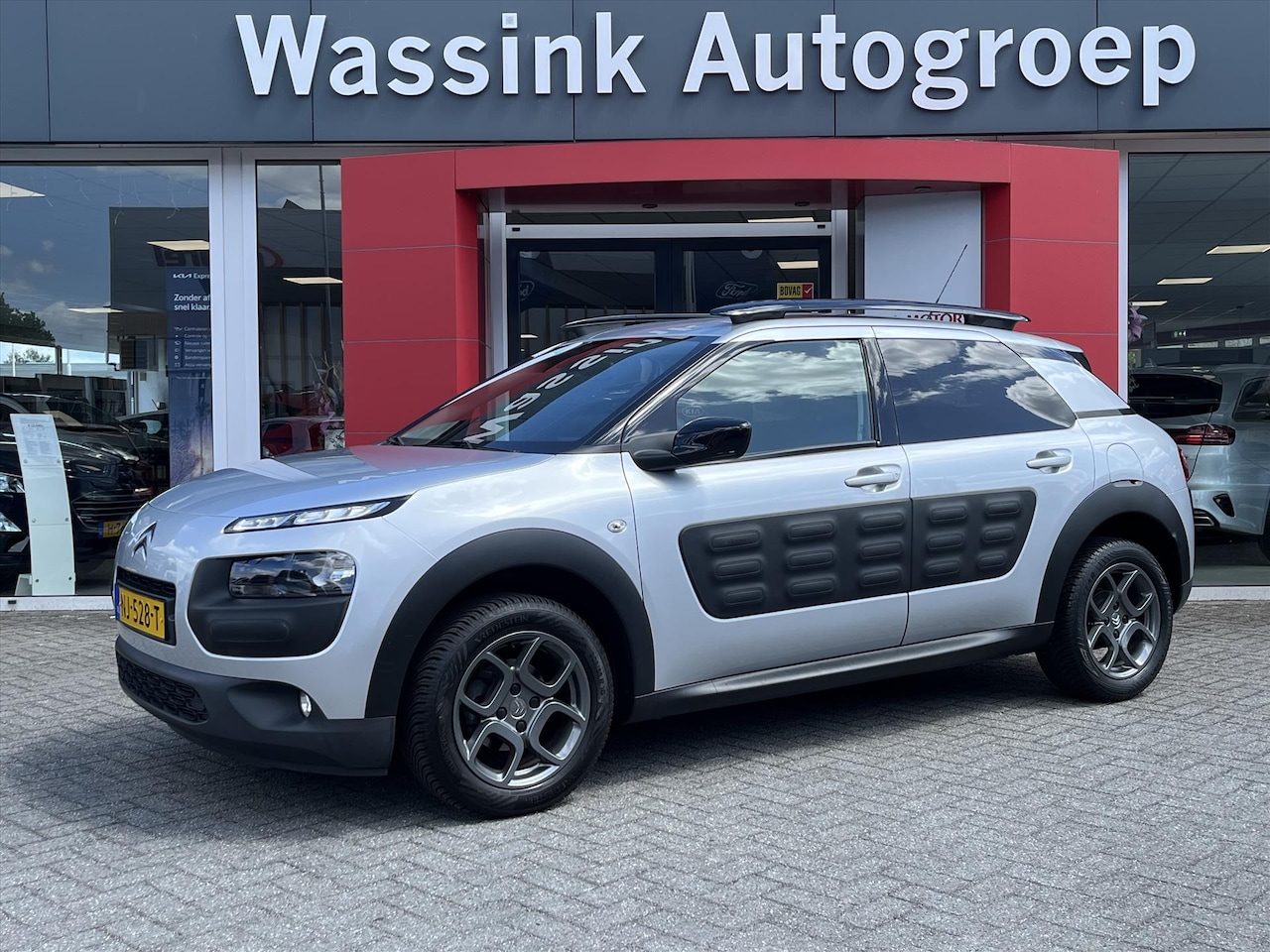 Citroën C4 Cactus - SHINE | Climate Control | Navigatie | Cruise Control | Parkeersensoren - AutoWereld.nl