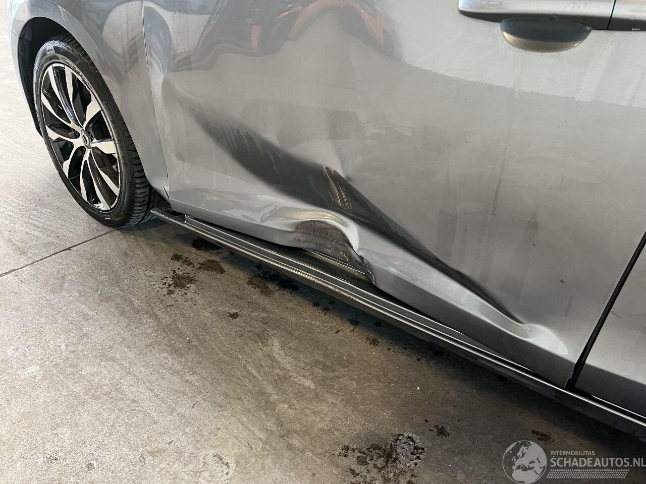Volvo V40 - V-40 1.5 T3 Dynamic Edition NL NAP!