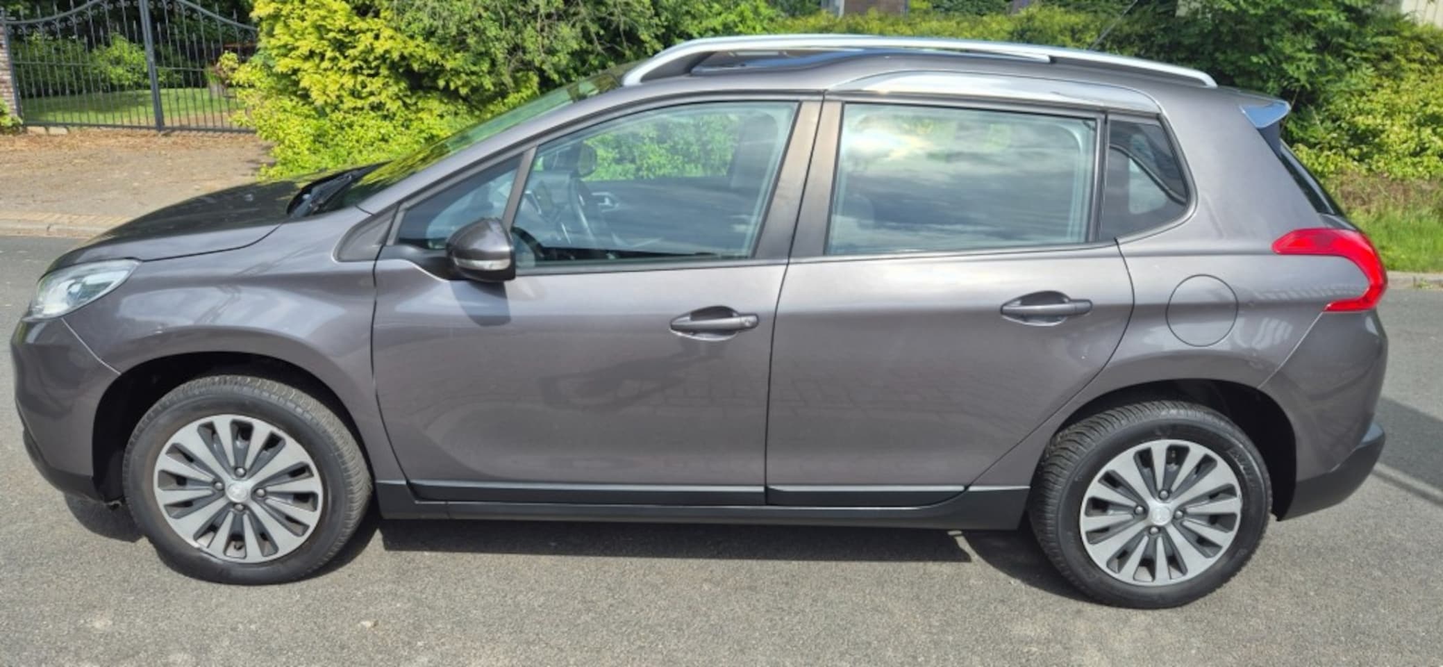 Peugeot 2008 - 1.2 Active trekhaak*cruise control*automaat*ecc - AutoWereld.nl