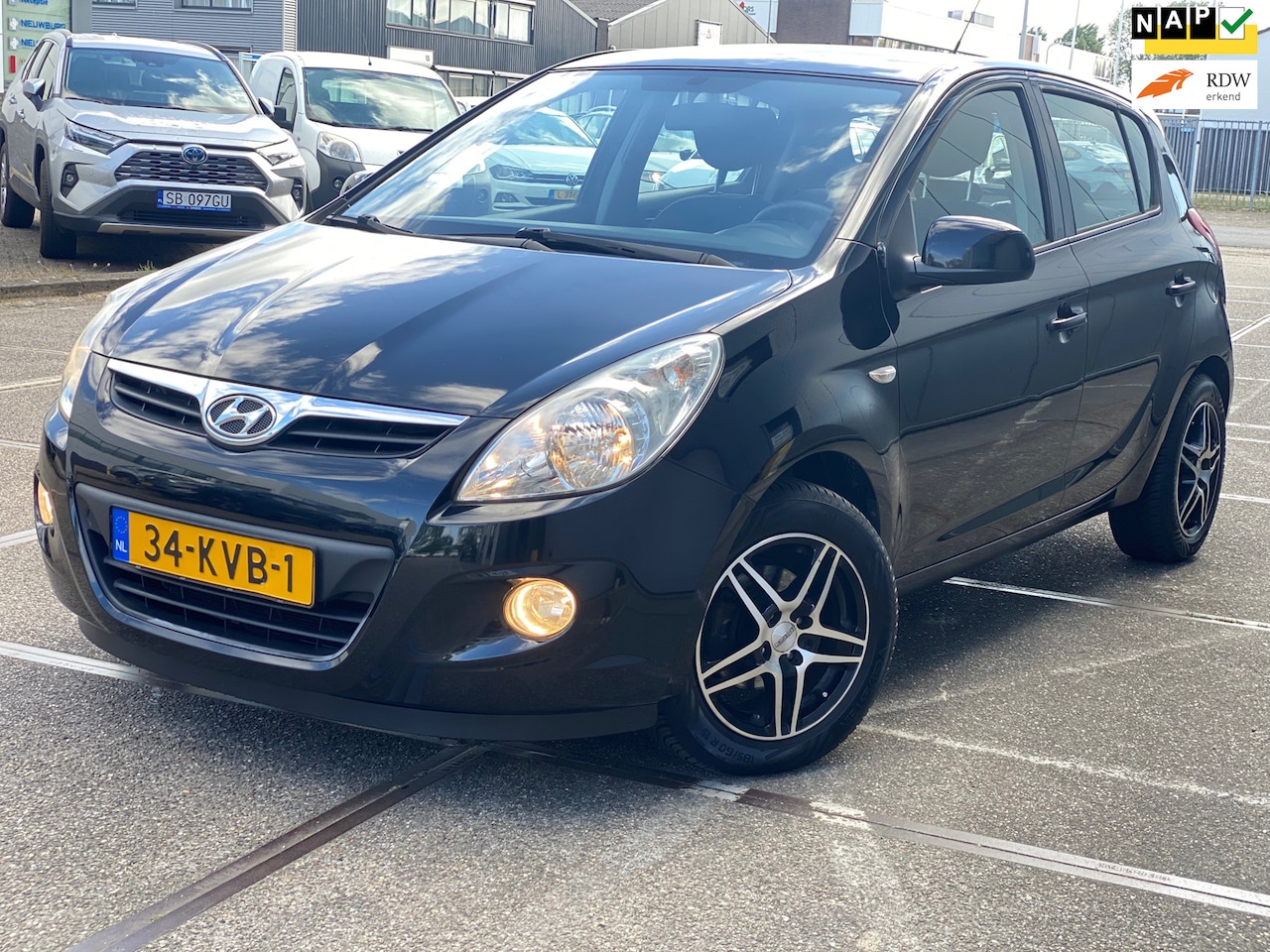 Hyundai i20 - 1.4i DynamicVersion/5drs/nap/ 3e EIG/ dealeronderhouden/ 1jaar apk/ airco/ EL-ramen/ trekh - AutoWereld.nl