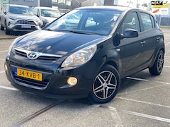Hyundai i20 - 1.4i DynamicVersion/5drs/nap/ 3e EIG/ dealeronderhouden/ 1jaar apk/ airco/ EL-ramen/ trekh