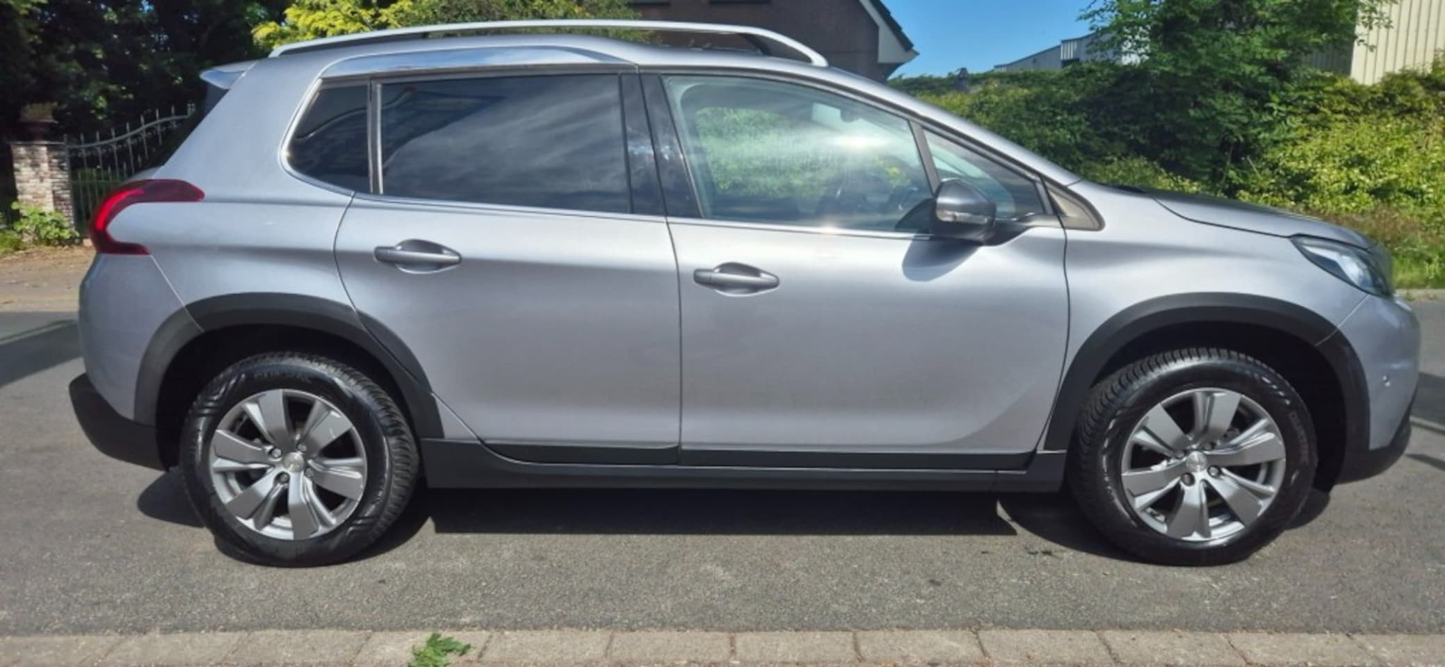 Peugeot 2008 - 1.2 Pure Tech Allure Navigatie* lichtmetaal*ecc*panorama - AutoWereld.nl