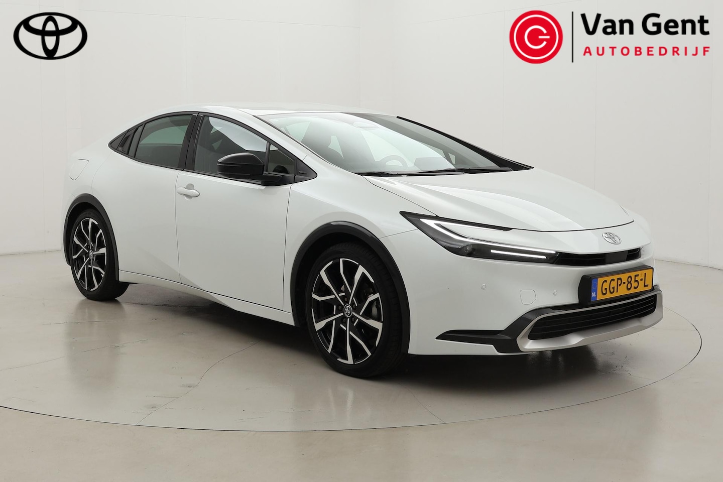 Toyota Prius - 2.0 Plug-in Executive | Navigatie | 19 inch | Dodehoek detectie | Digitale binnenspiegel | - AutoWereld.nl