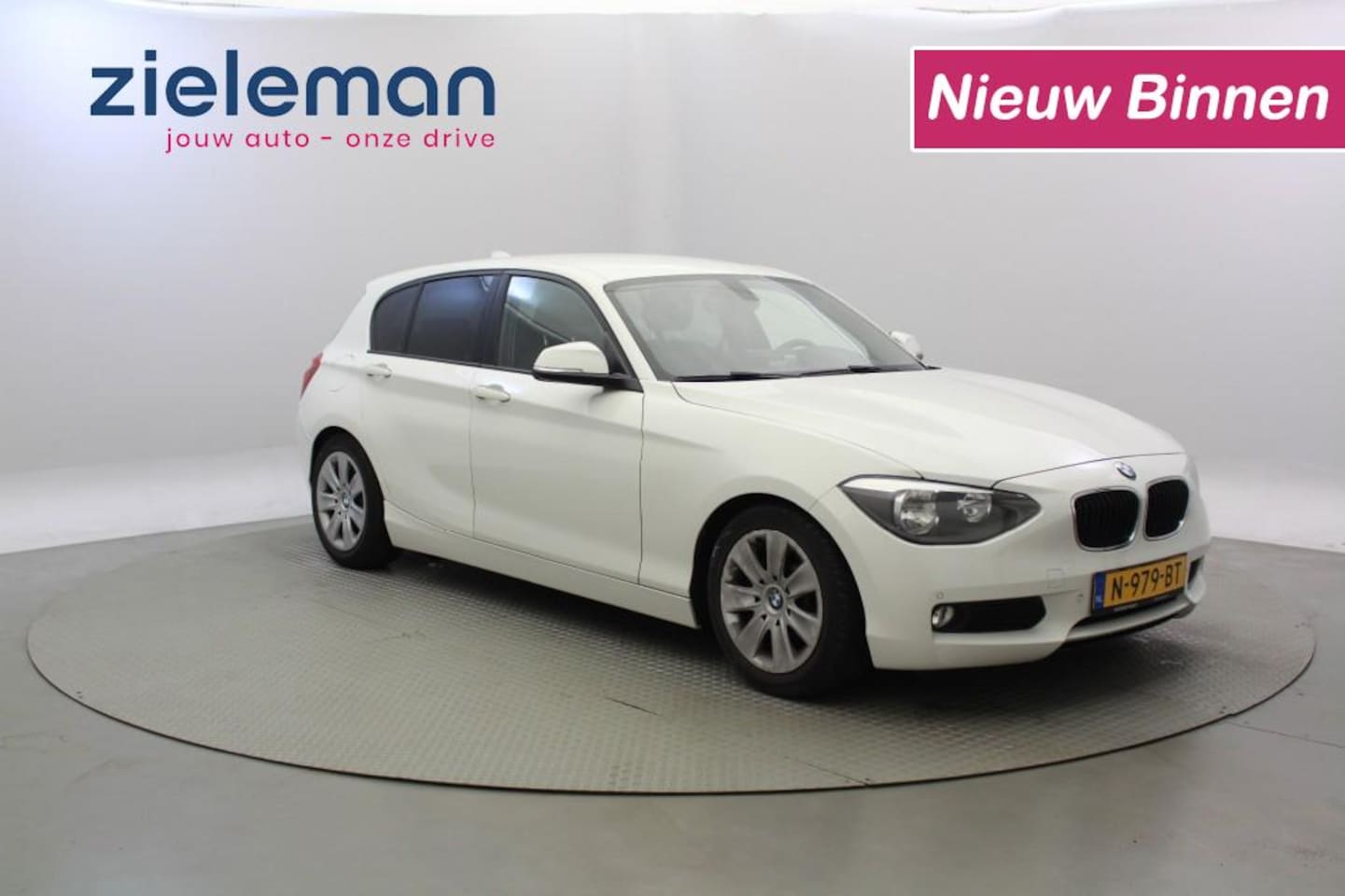 BMW 1-serie - 116i Automaat - Clima, Cruise, Carplay, Stoelverw - AutoWereld.nl