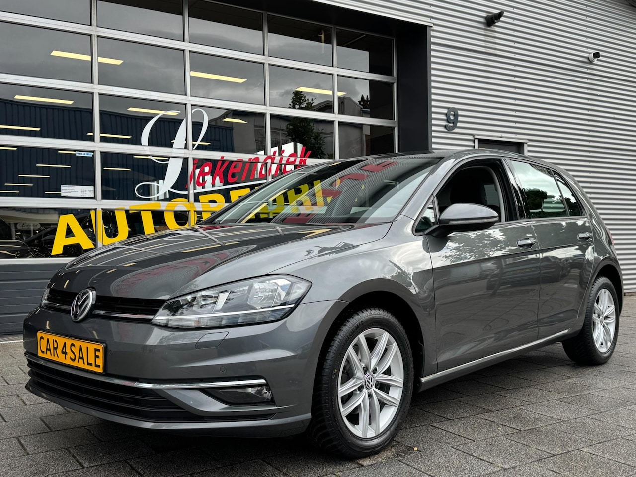 Volkswagen Golf - 1.0 TSI Comfortline BlueMotion - Navigatie I Airco I LED I PDC I Sport velgen I Dealer ond - AutoWereld.nl