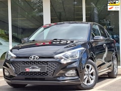 Hyundai i20 - 1.2 4 Cilinder Camera/Bluetooth/Navi/Stoel en stuurverw