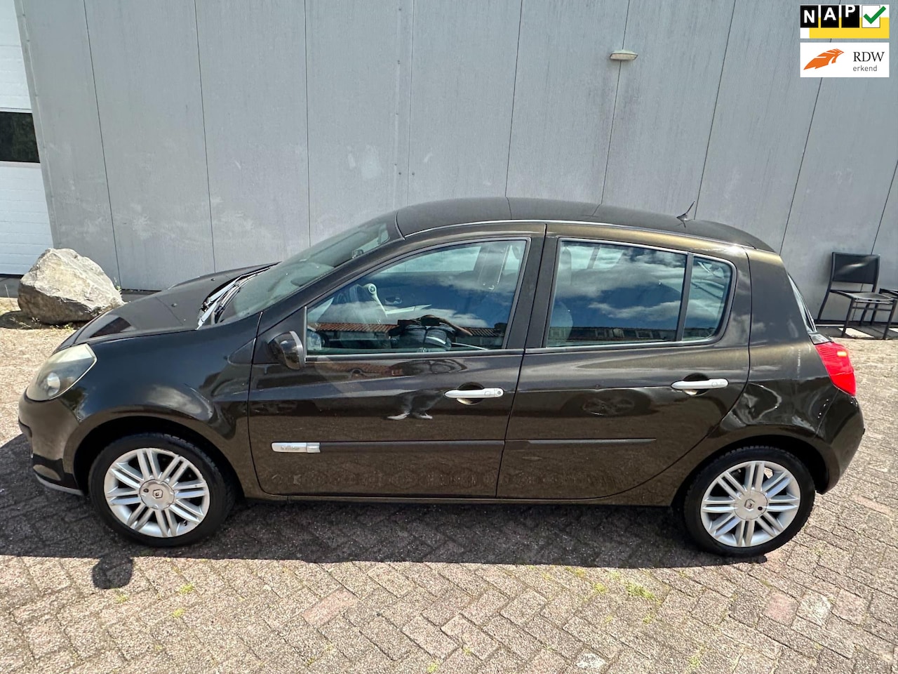 Renault Clio - 1.6-16V Initiale 1.6-16V Initiale - AutoWereld.nl