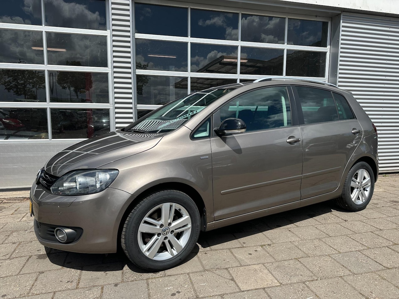 Volkswagen Golf Plus - 1.4 TSI Highline - DSG - Cruise Control - Climate Control - Stoelverwarming - Parkeersenso - AutoWereld.nl