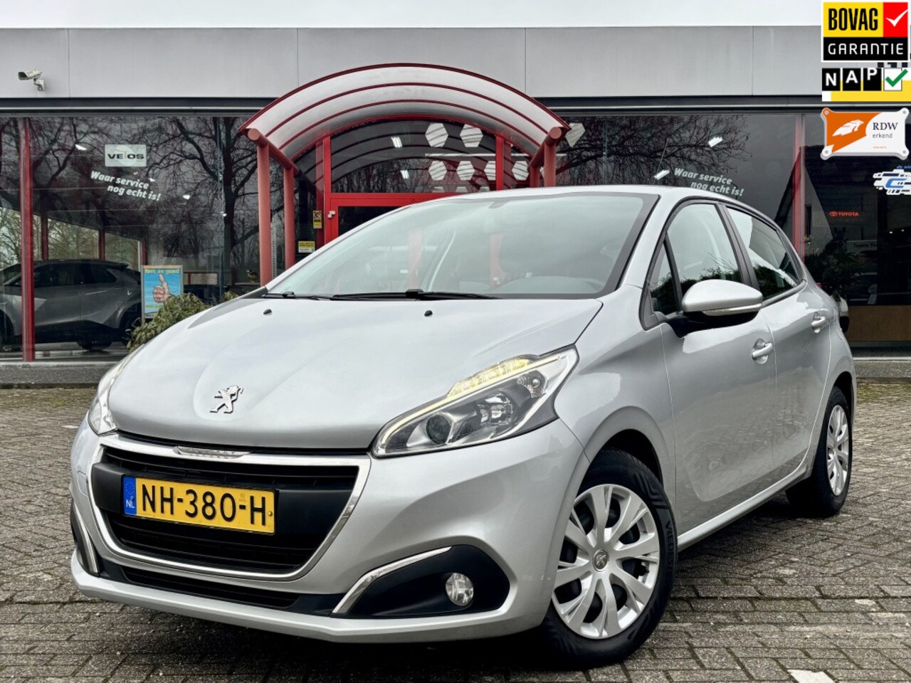 Peugeot 208 - 1.2 PT Blue Lease | Airco | Cruise | Navigatie - AutoWereld.nl