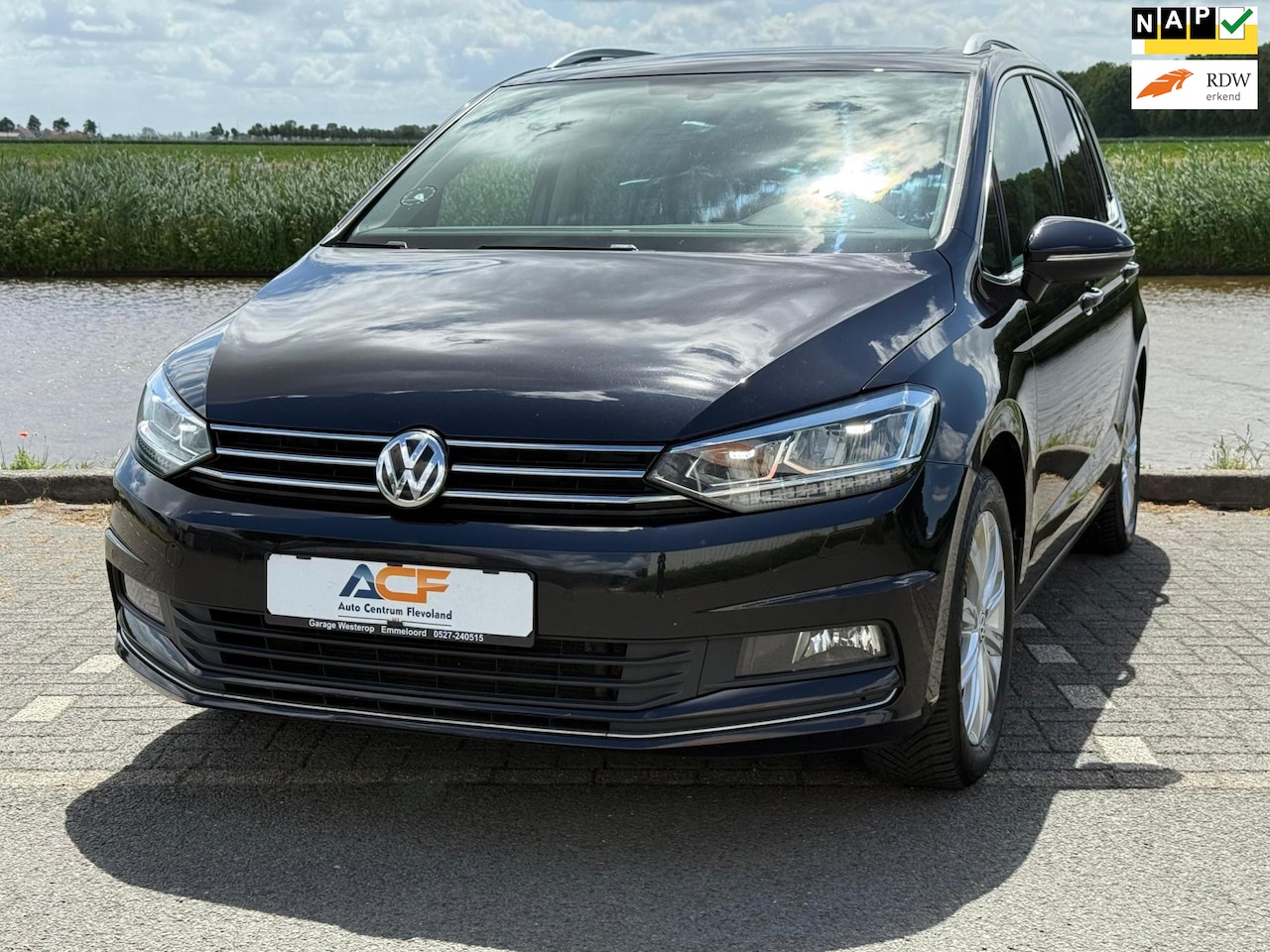 Volkswagen Touran - 1.5 TSI Highline 7p / PANODAK / TREKHAAK / NAVI / LED / ETC.. - AutoWereld.nl