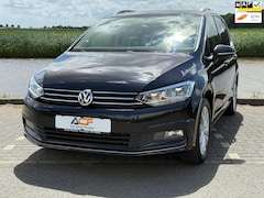 Volkswagen Touran - 1.5 TSI Highline 7p / PANODAK / TREKHAAK / NAVI / LED / ETC