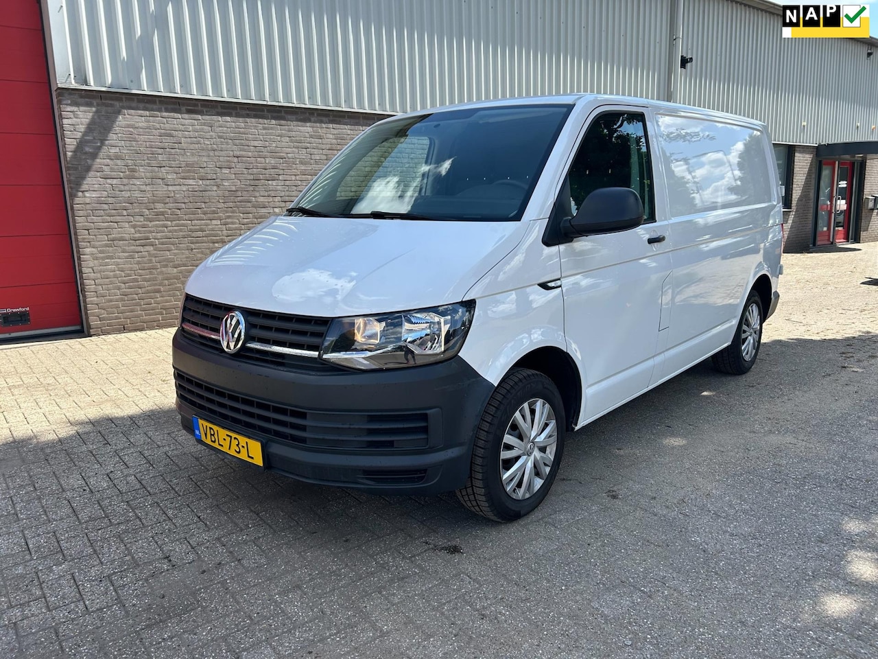 Volkswagen Transporter - 2.0 TDI L1H1 Economy Business Airco - AutoWereld.nl