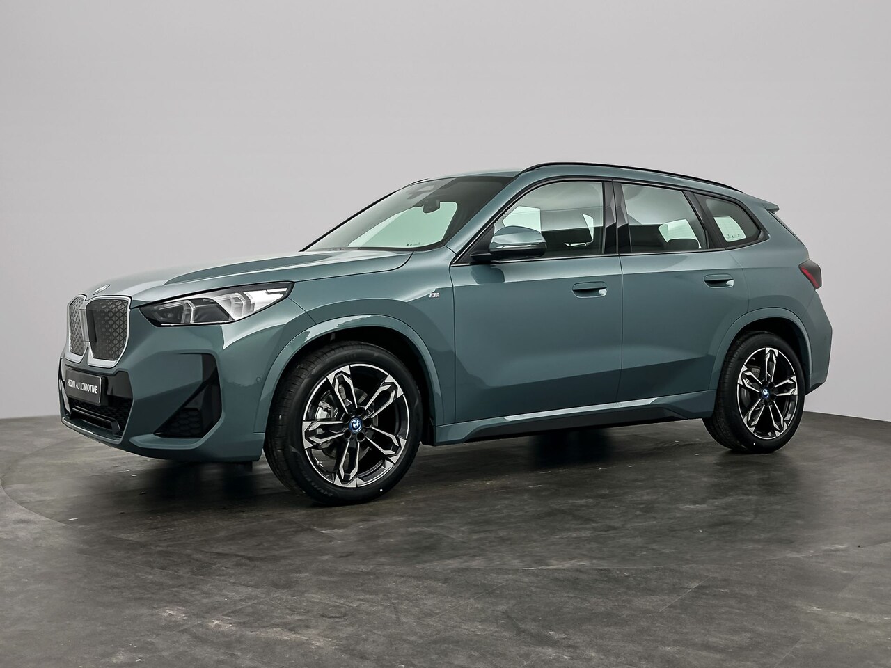 BMW iX1 - eDrive20 M Sportpakket | Premium Pack | Trekhaak | Panoramadak | Comfort Access | Adaptiev - AutoWereld.nl