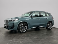 BMW iX1 - eDrive20 M Sportpakket | Premium Pack | Trekhaak | Panoramadak | Comfort Access | Adaptiev
