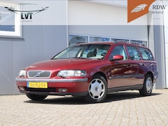 Volvo V70 - 2.4 Comfort Line Automaat / APK 29-11-2025 / Trekhaak