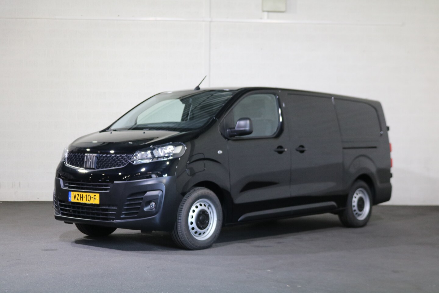 Fiat E-Scudo - L3 H1 75 kWh Airco Navigatie 2x Schuifdeur - AutoWereld.nl