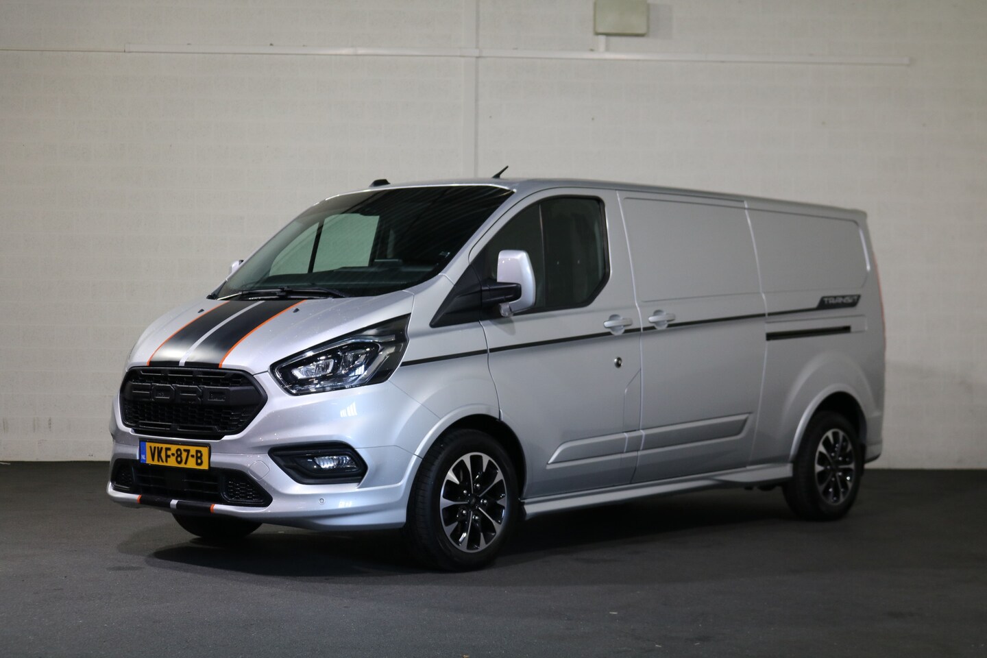 Ford Transit Custom - 2.0 TDCI L2 H1 Sport Automaat Airco Navigatie Camera Trekhaak - AutoWereld.nl