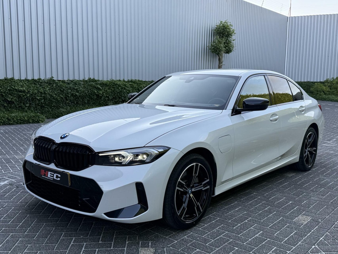 BMW 3-serie - 320e 320e - AutoWereld.nl
