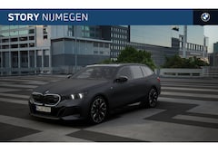BMW i5 Touring - M60 xDrive / Panoramadak / Trekhaak / Bowers & Wilkins / Adaptief onderstel professional /