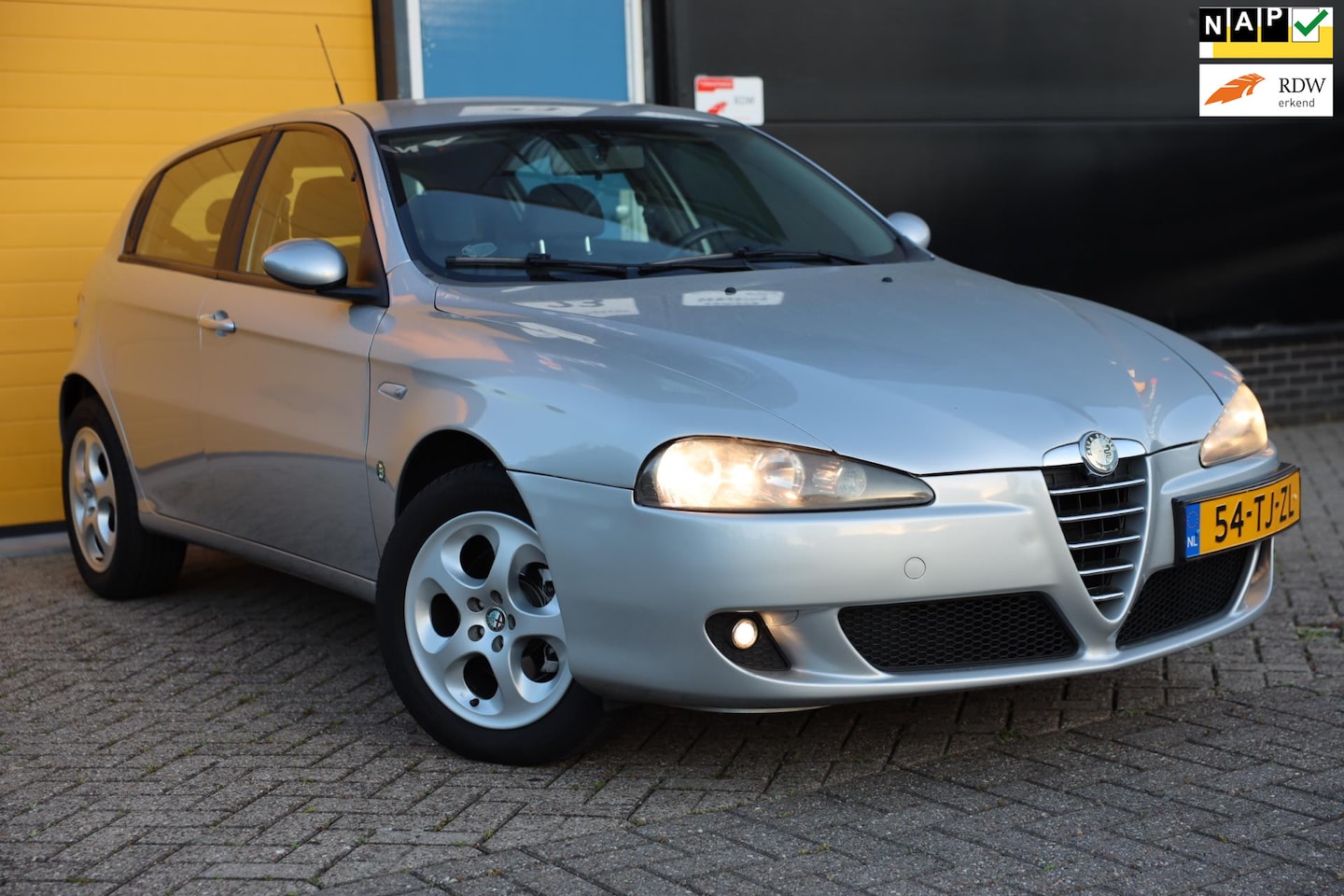 Alfa Romeo 147 - 1.6 T.Spark Veloce Collezione / NAP / Goed Onderhoud / TOPSTAAT / Leder / Airco / Elek Pak - AutoWereld.nl