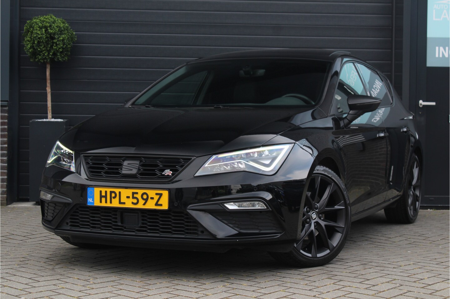 Seat Leon - 1.5 TSI FR Ultimate Edition Black | Pano | Virtual | Beats - AutoWereld.nl