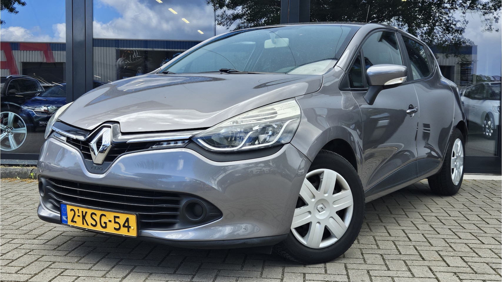 Renault Clio - 0.9 TCe Expression + NAVIGATIE + CAMERA + AIRCO + CRUISE - AutoWereld.nl