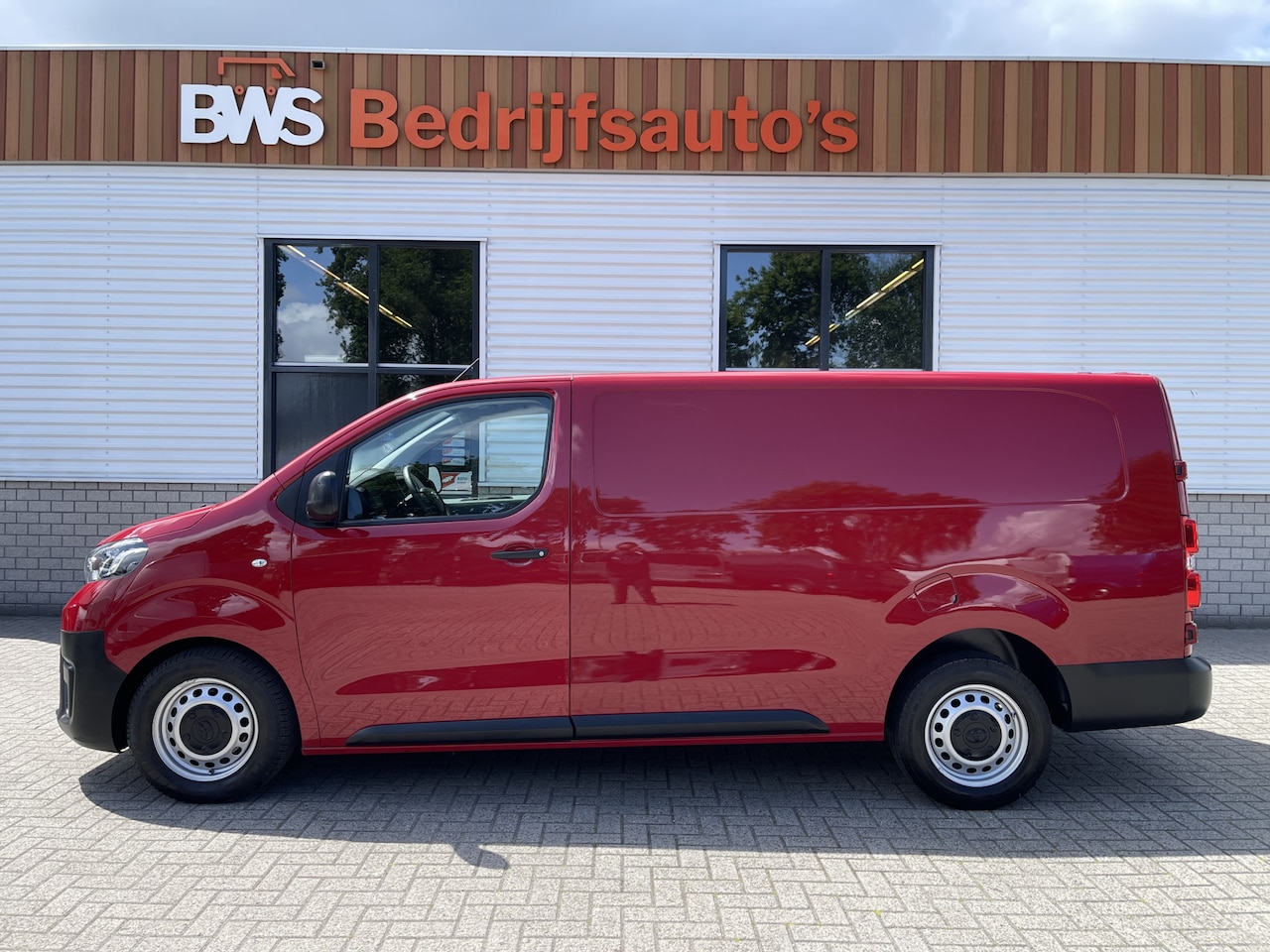 Toyota PROACE Long Worker - 1.6 D-4D Cool Comfort L3H1 / rijklaar € 17.950 ex btw / lease vanaf € 408 / airco / cruise - AutoWereld.nl