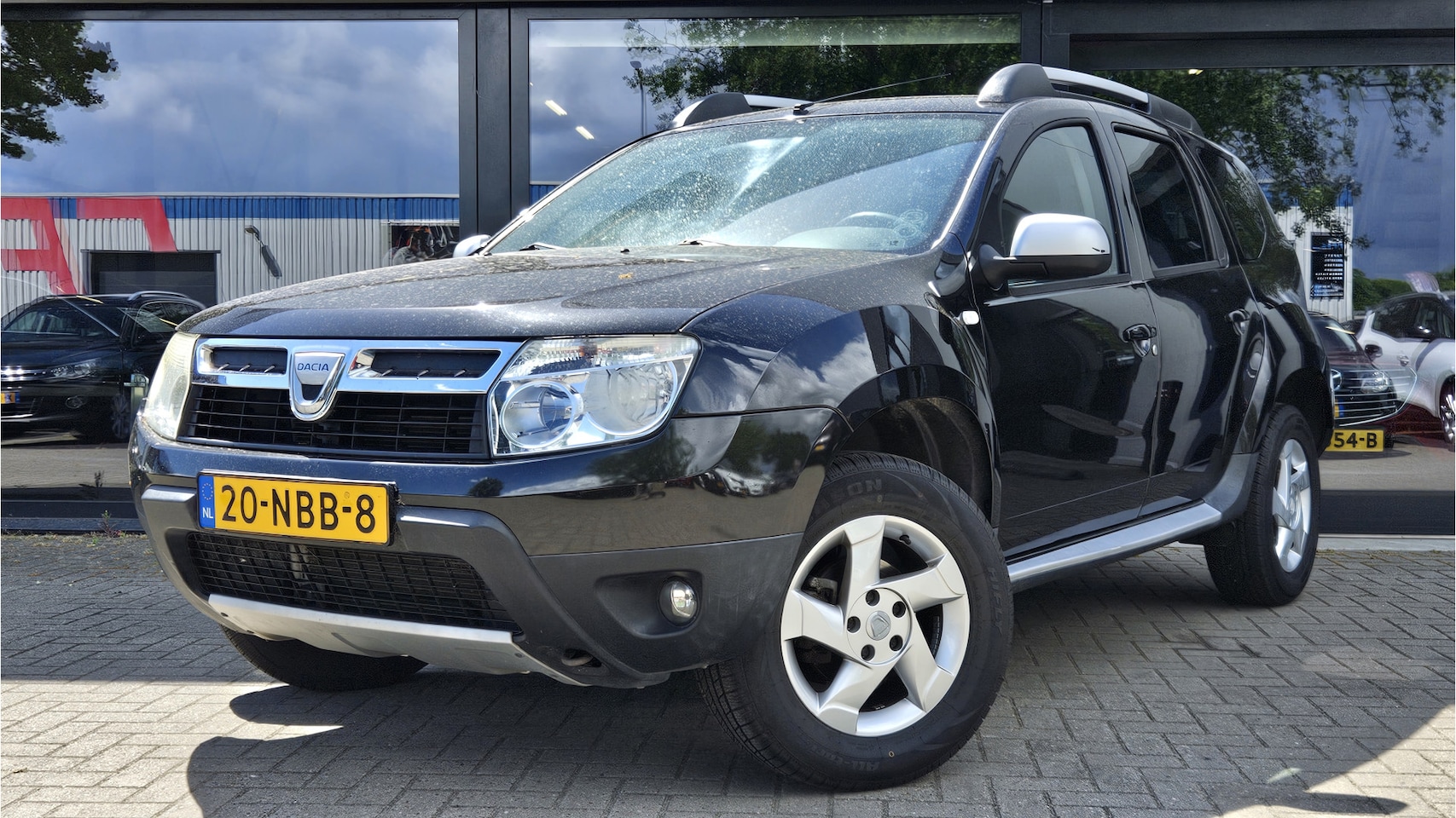 Dacia Duster - 1.6 Lauréate 2wd + LM VELGEN + AIRCO + PRIVACY GLAS + ELEKTR PAKKET - AutoWereld.nl