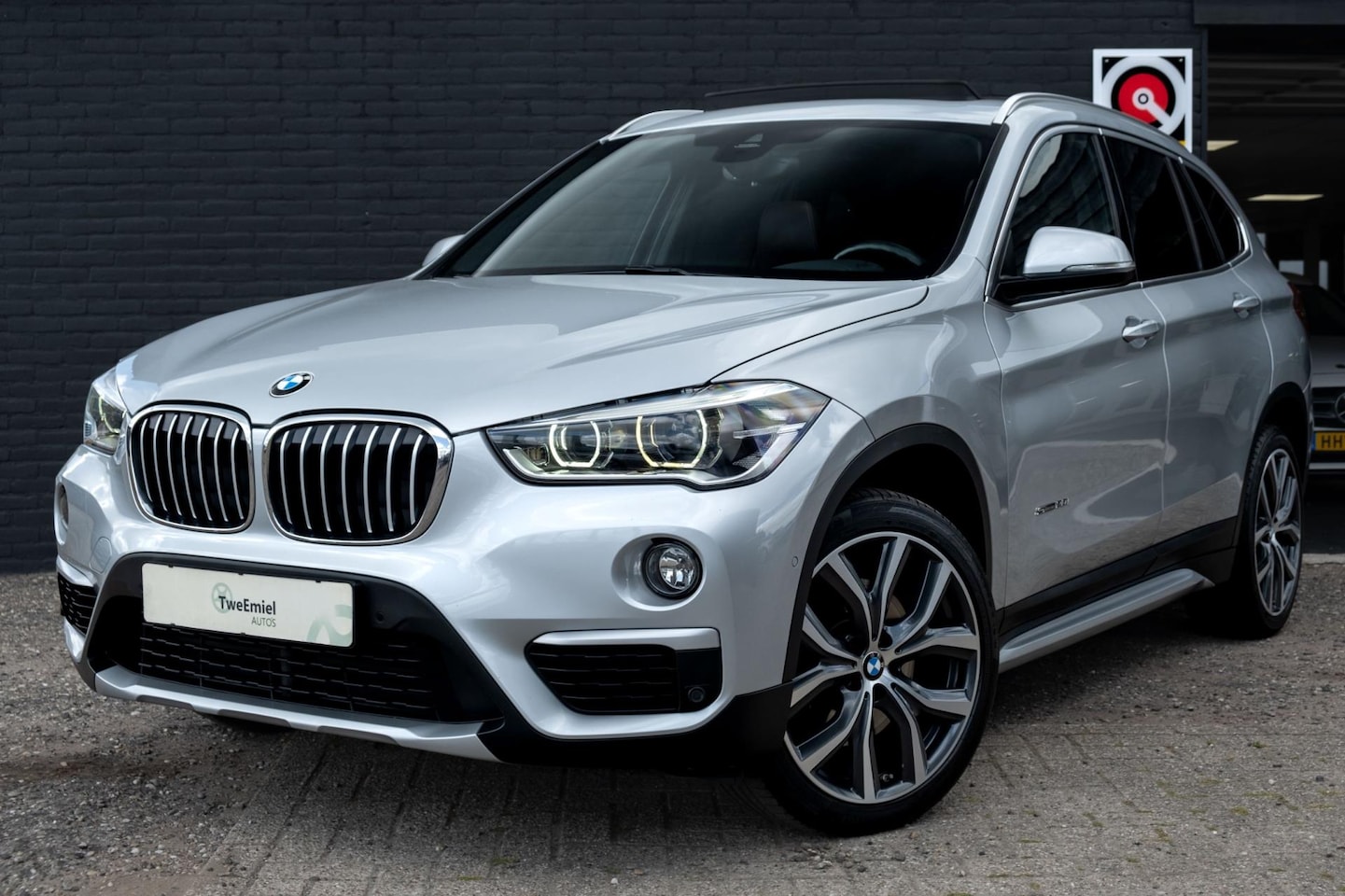 BMW X1 - SDrive20i xLine | Pano | Leder | Camera - AutoWereld.nl